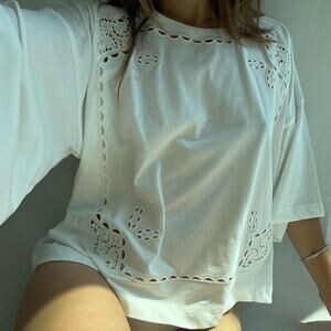 White embroidered cotton top with 3/4 sleeves